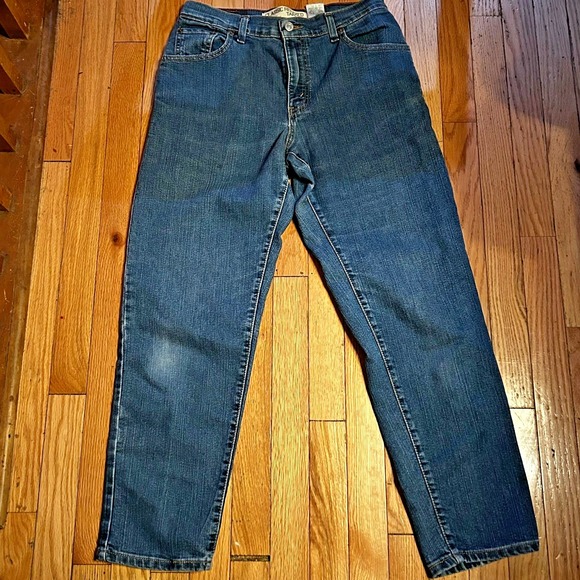 Levi's Women's 550 Classic Relaxed Tapered Leg Medium Wash Denim Jeans‎ Size 8S - Picture 1 of 2